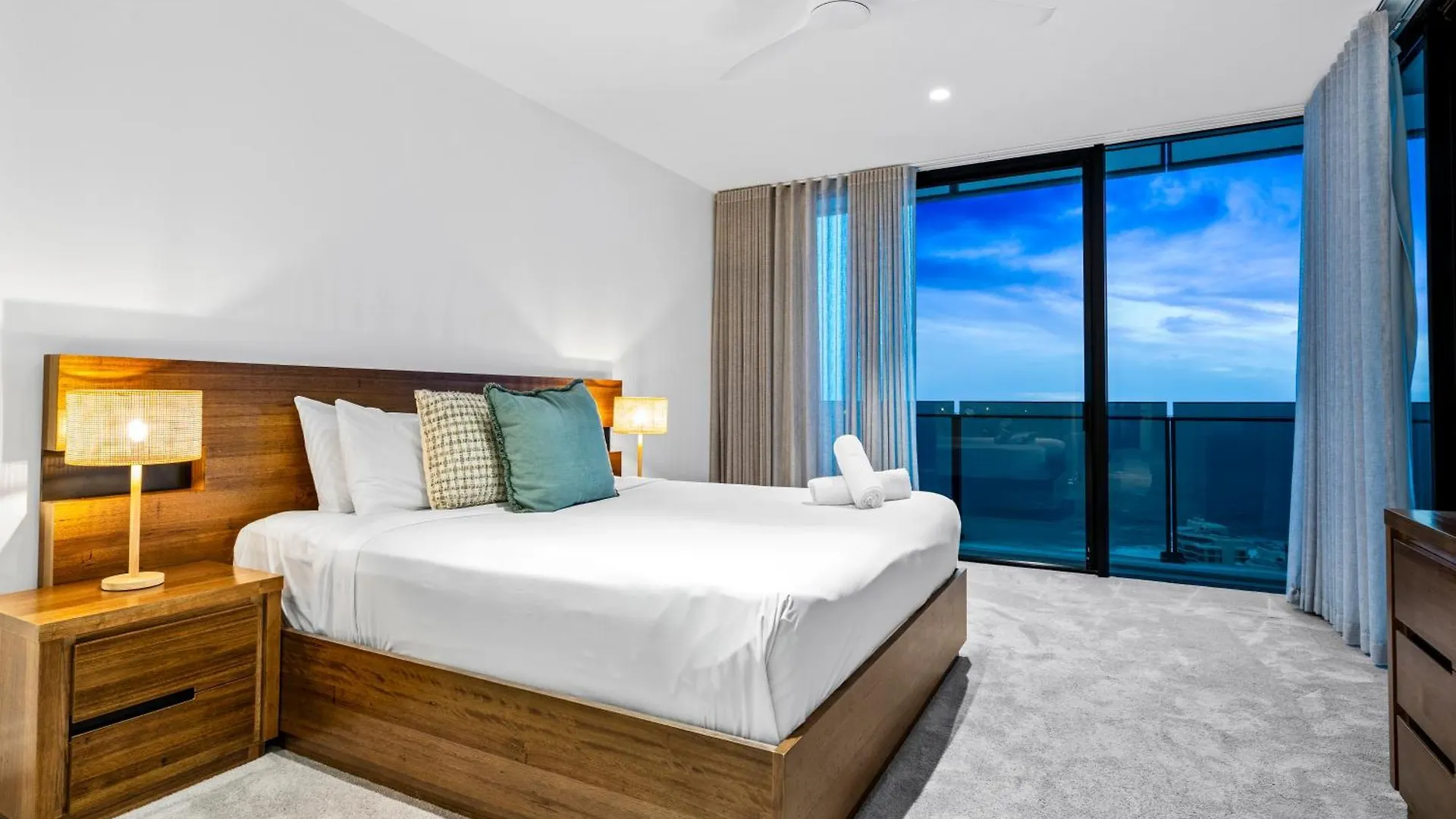 Levels 47 - 49 - Sub Penthouses At Circle On Cavill - Privately Managed Apartment