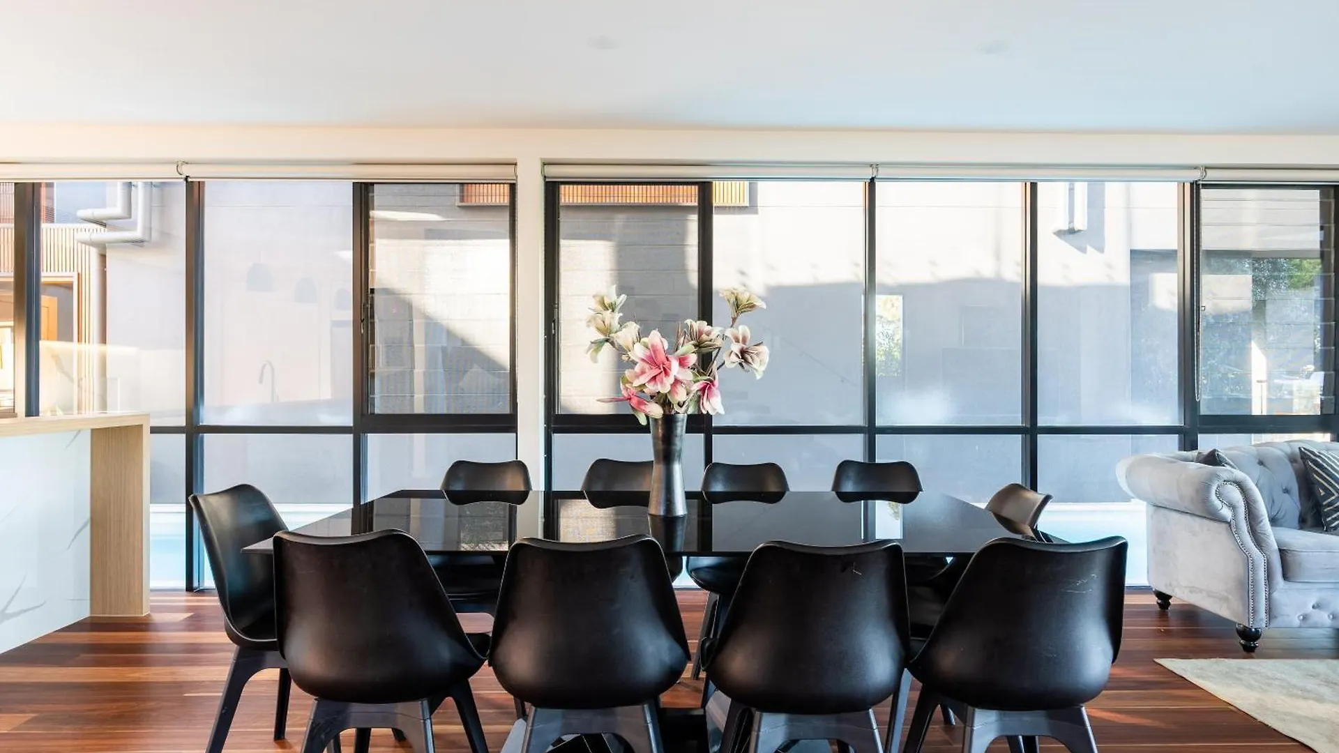 Brand New Modern 8 Bedroom In City Centre - Heated Modern Infinity Pool *