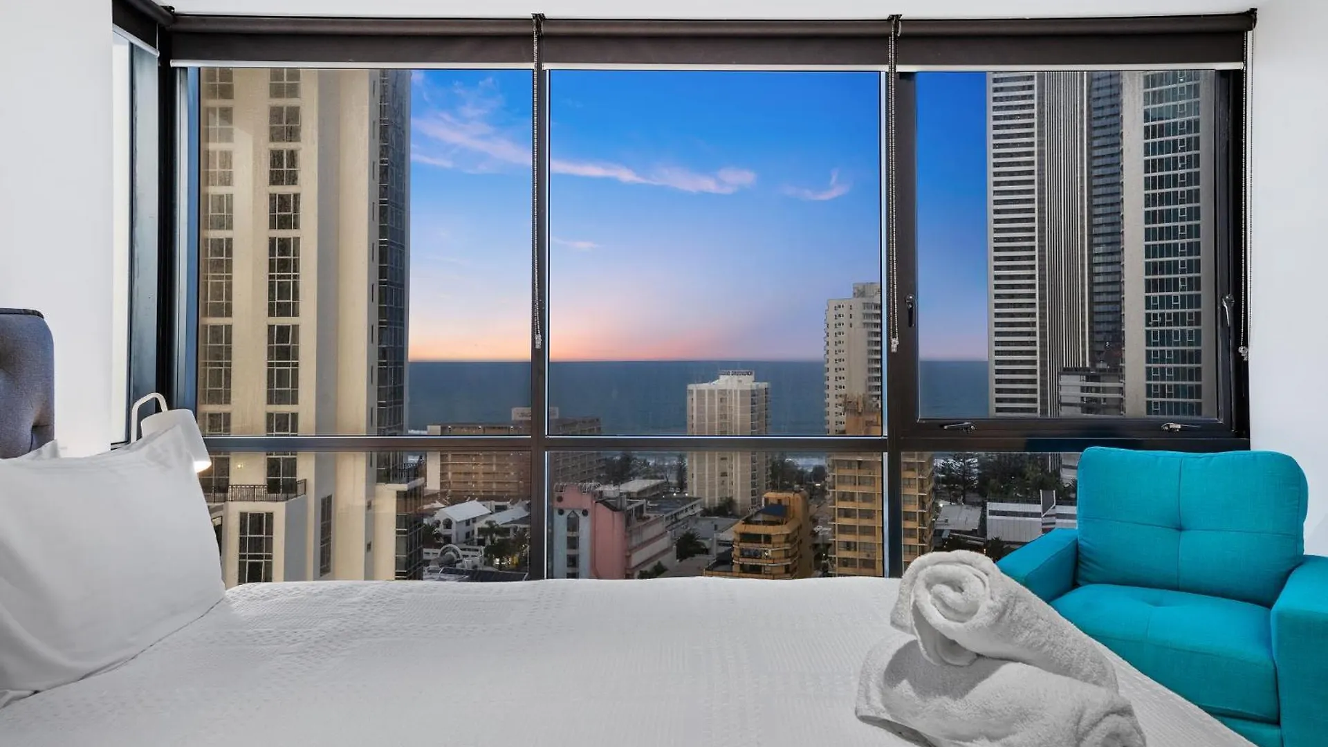 Surfers Paradise Retreat Stunning Views 2-br Haven