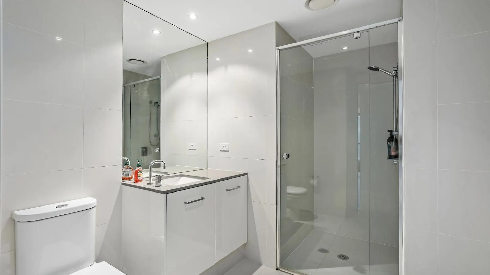 Apartment Surfers Paradise Retreat Stunning Views 2-br Haven