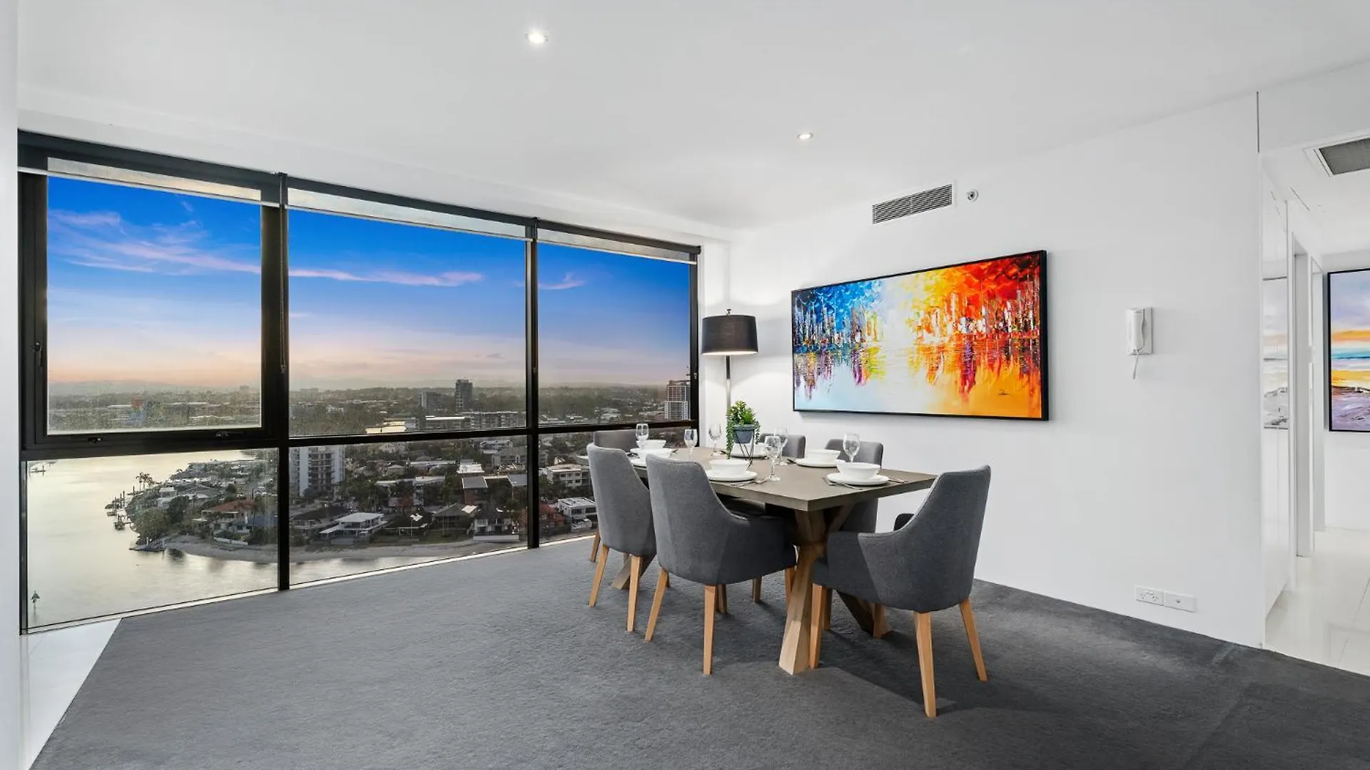 Apartment Surfers Paradise Retreat Stunning Views 2-br Haven *
