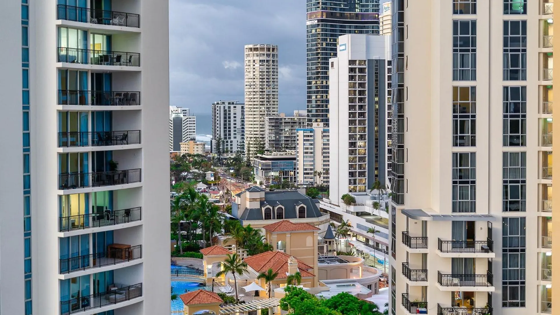 Apartment Surfers Paradise Retreat Stunning Views 2-br Haven Gold Coast