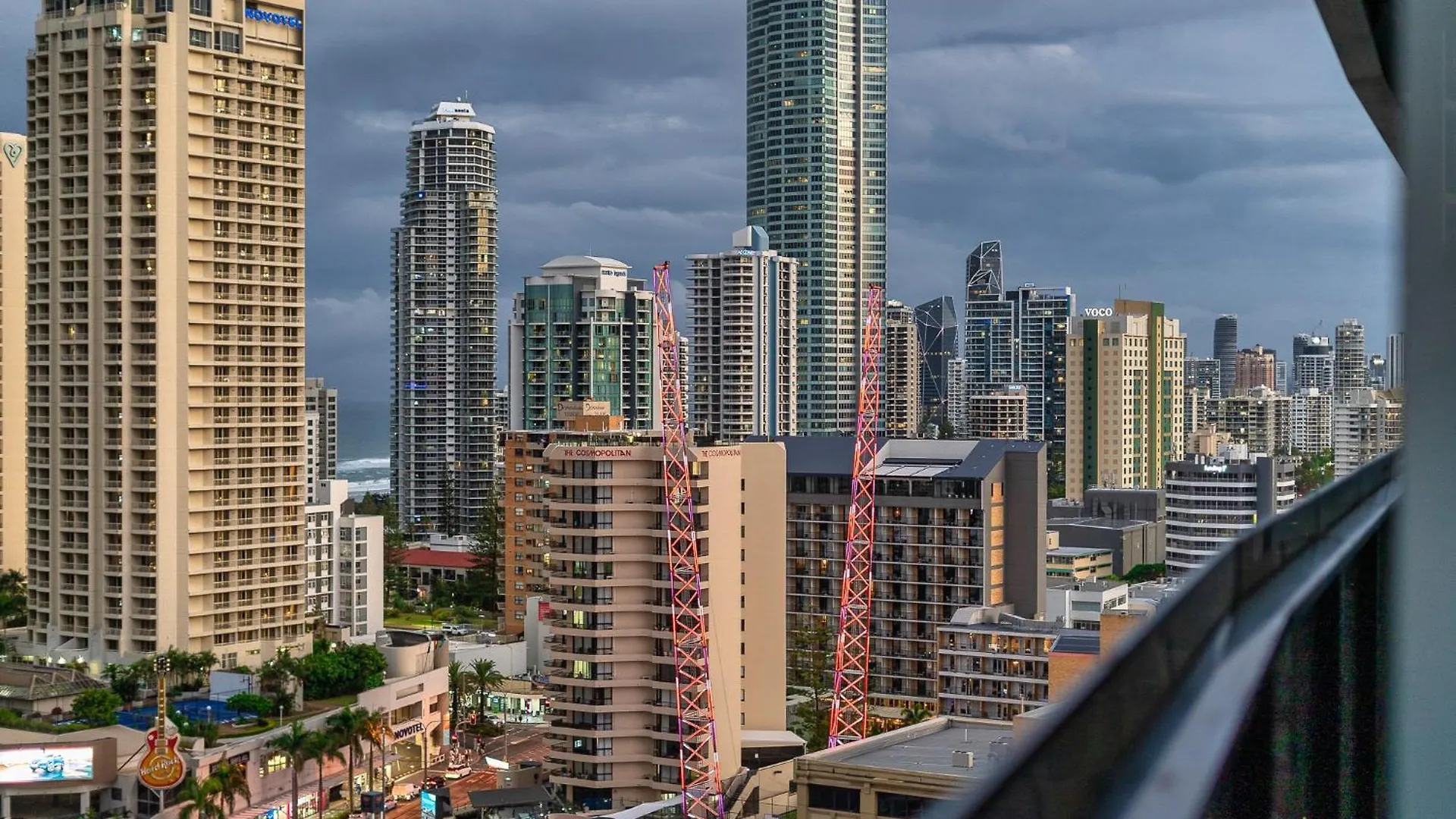 Surfers Paradise Retreat Stunning Views 2-br Haven *