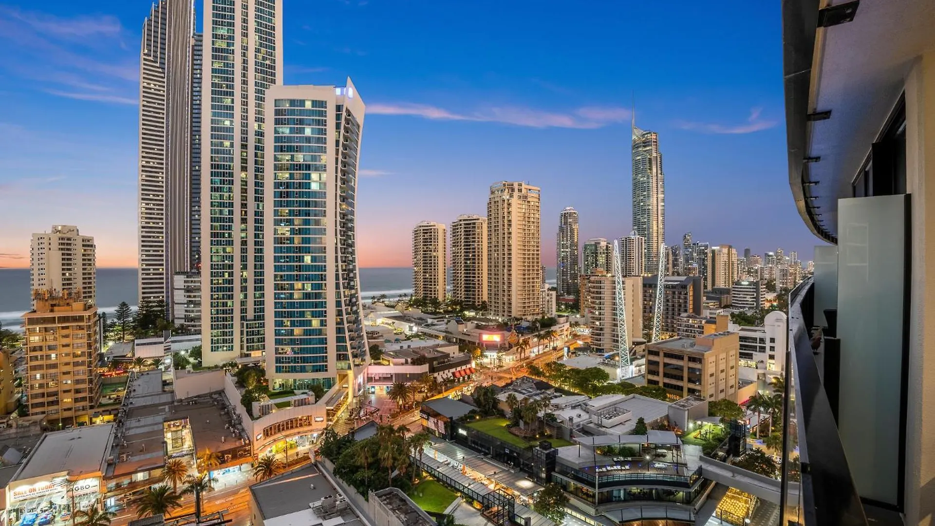Apartment Surfers Paradise Retreat Stunning Views 2-br Haven