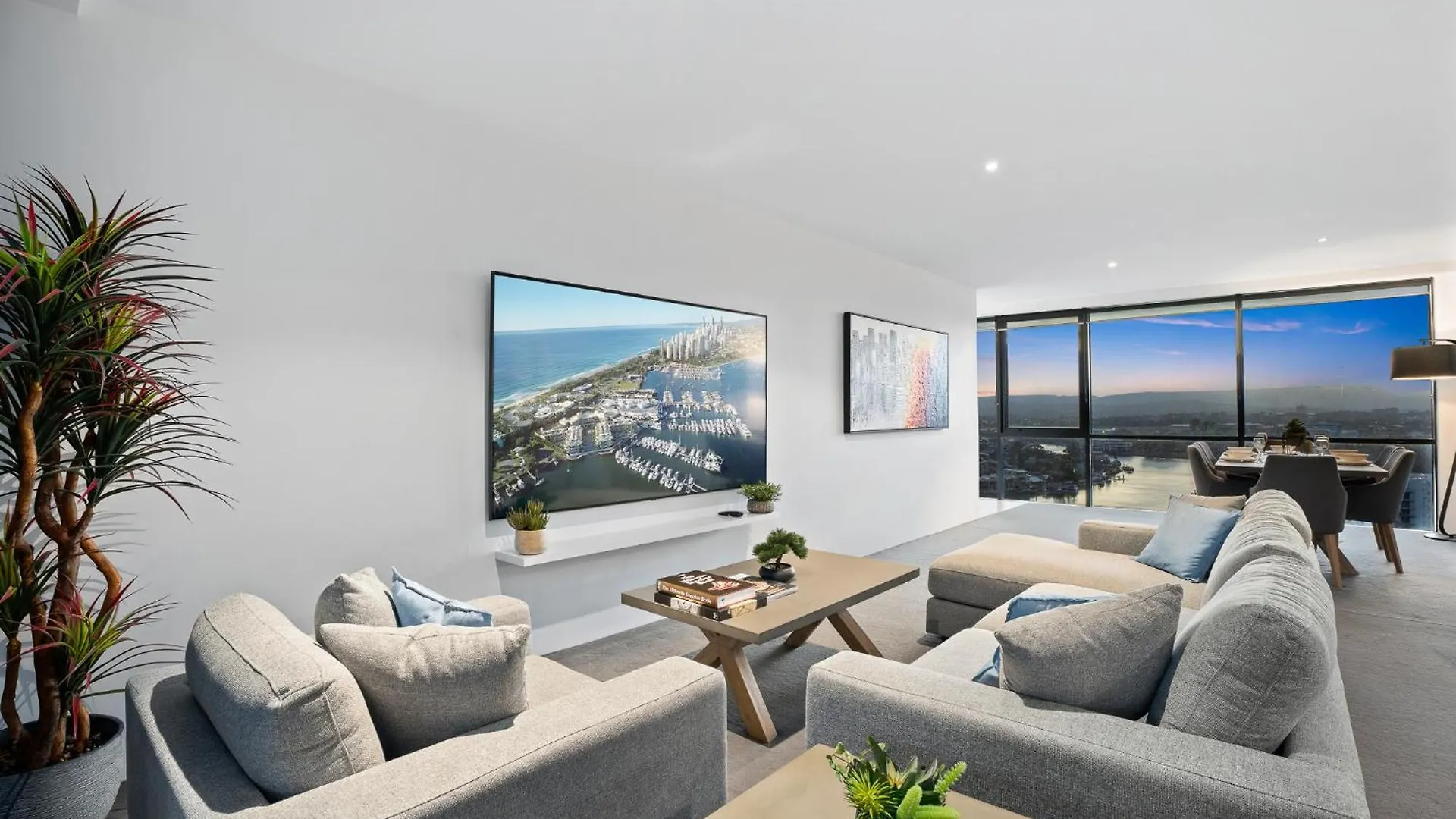Surfers Paradise Retreat Stunning Views 2-br Haven