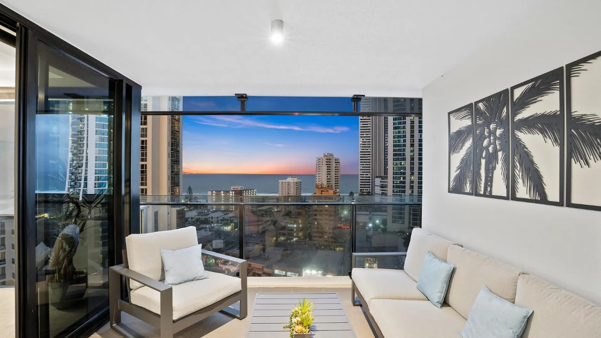 Surfers Paradise Retreat Stunning Views 2-br Haven Apartment *