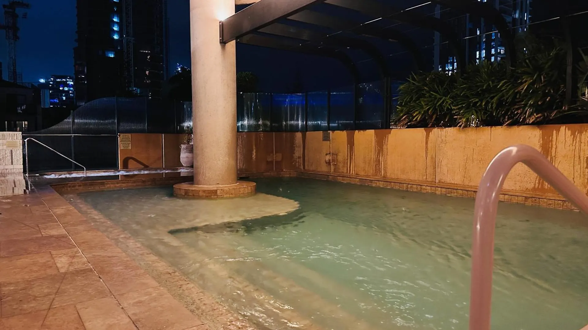 Luxe Living With Ocean View 3 Beds Parking Apartment Gold Coast