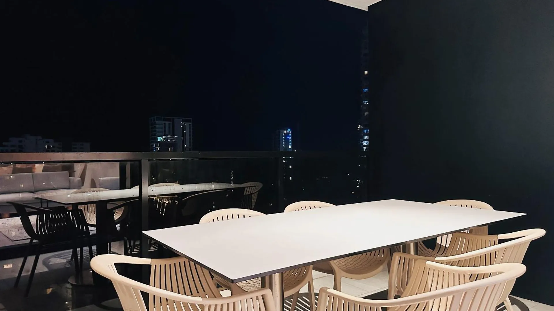 Luxe Living With Ocean View 3 Beds Parking *