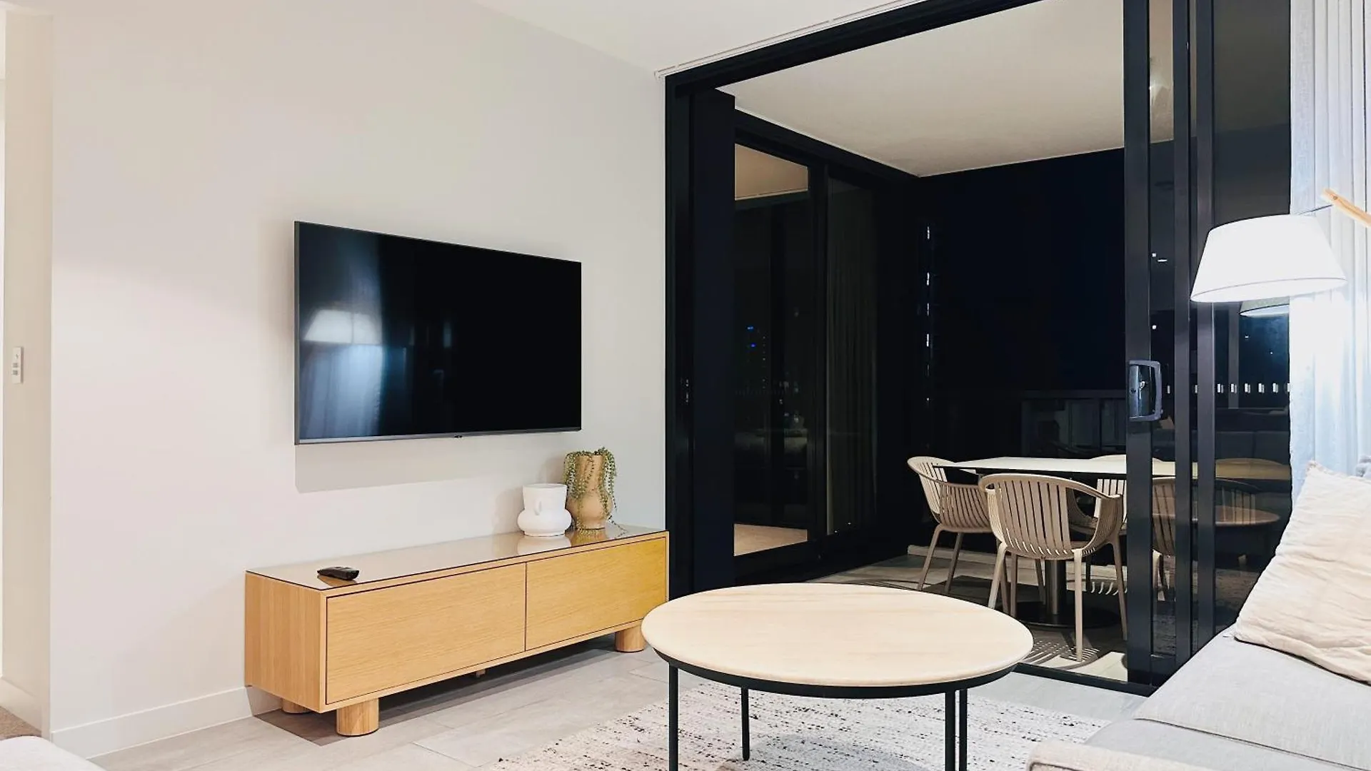 Apartment Luxe Living With Ocean View 3 Beds Parking *