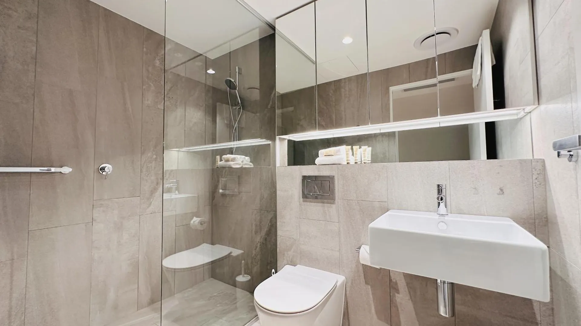 Luxe Living With Ocean View 3 Beds Parking *