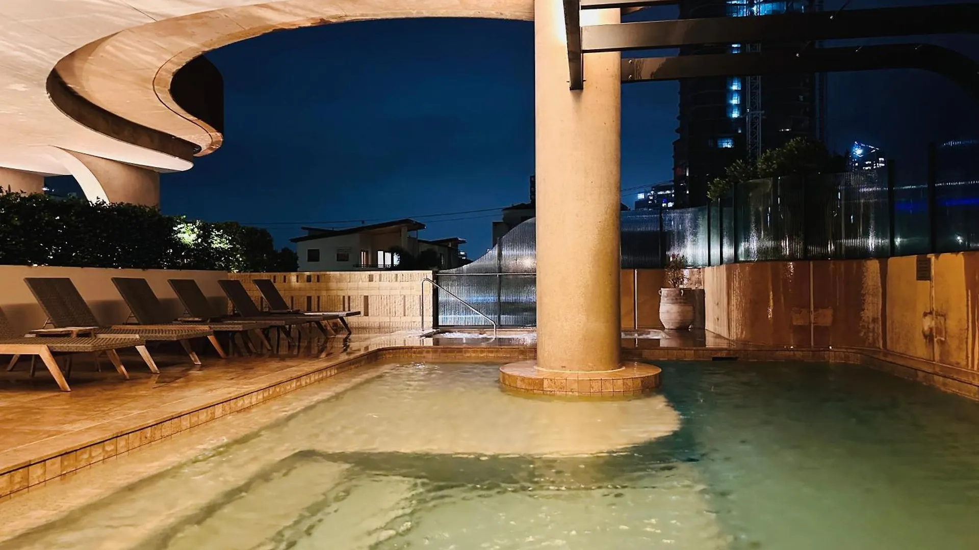 Luxe Living With Ocean View 3 Beds Parking Gold Coast