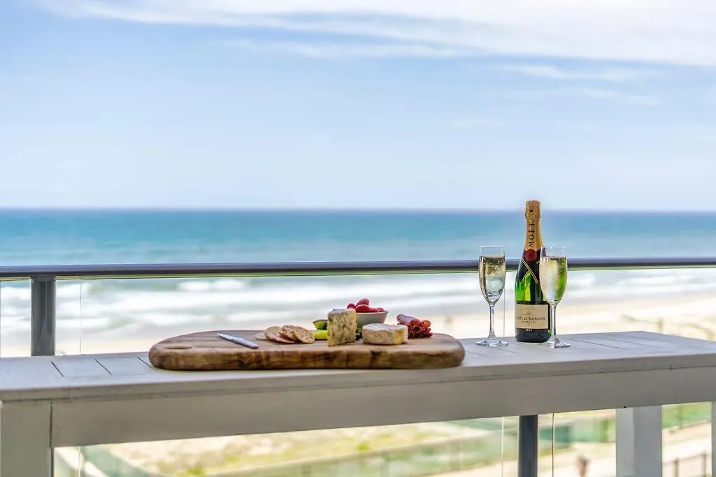 Absolute Beachfront 3b Pool 아파트