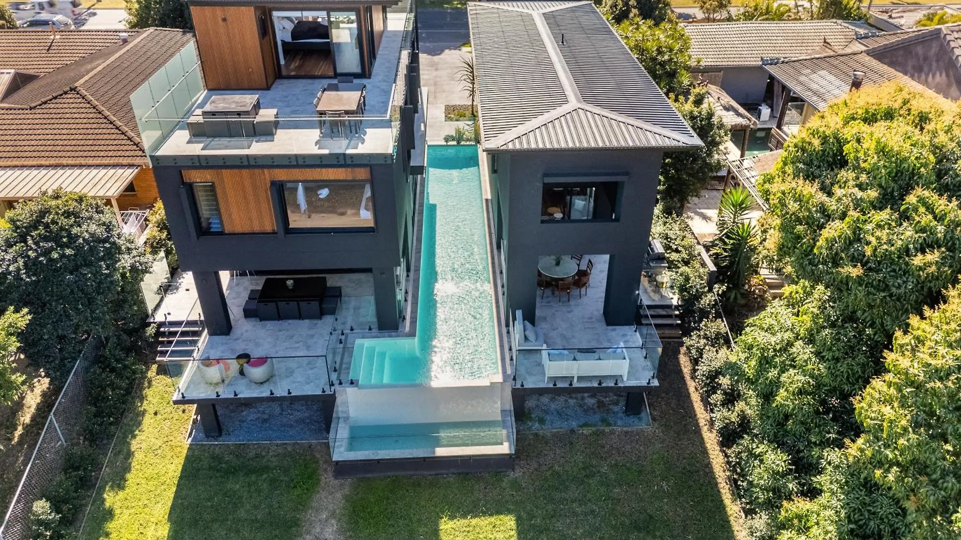 Villa Brand New Modern 8 Bedroom In City Centre - Heated Modern Infinity Pool Gold Coast