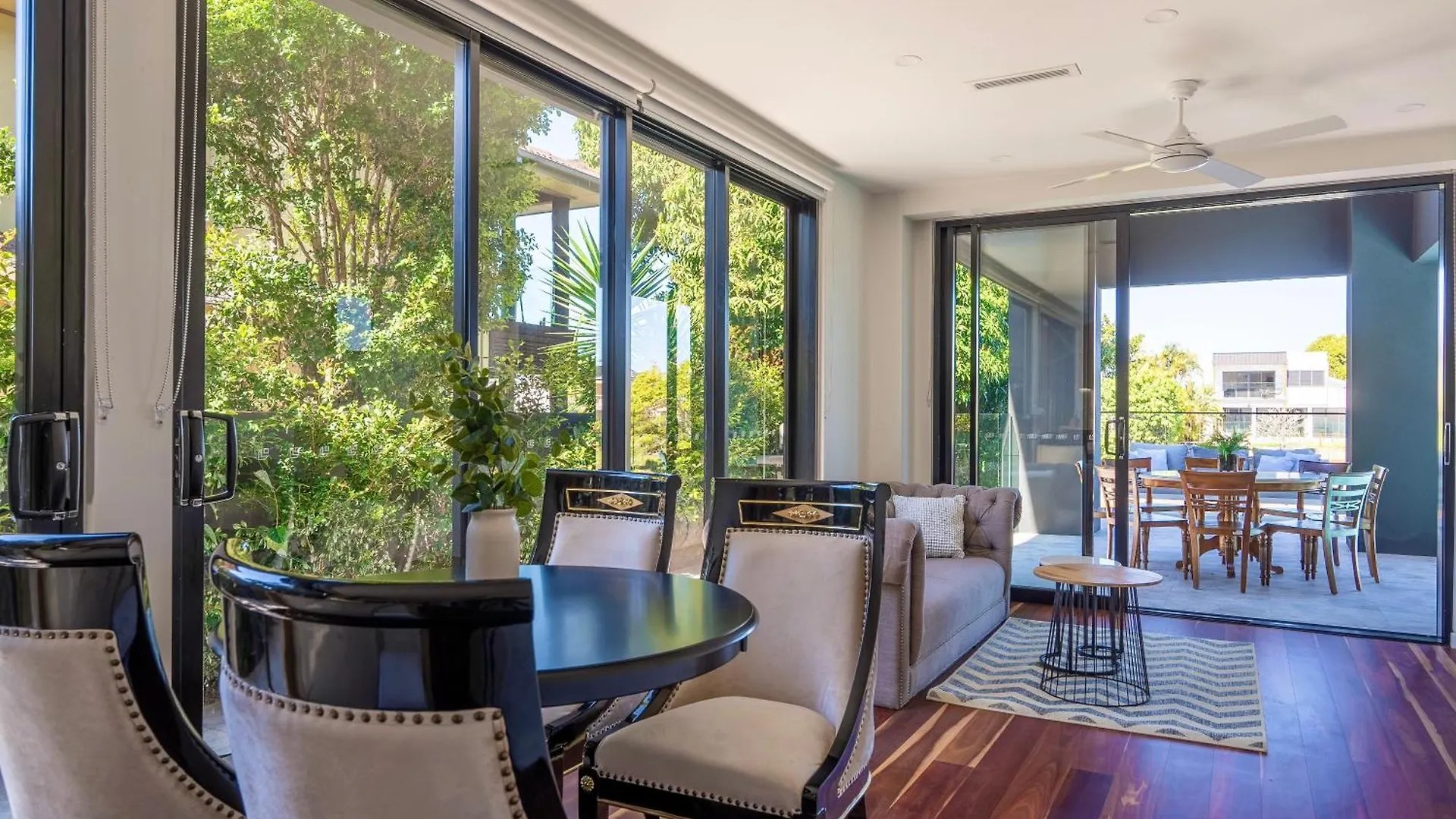 Brand New Modern 8 Bedroom In City Centre - Heated Modern Infinity Pool Villa Gold Coast