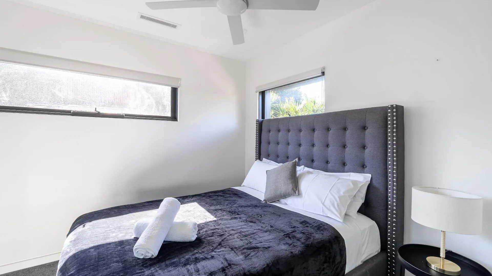 Brand New Modern 8 Bedroom In City Centre - Heated Modern Infinity Pool *