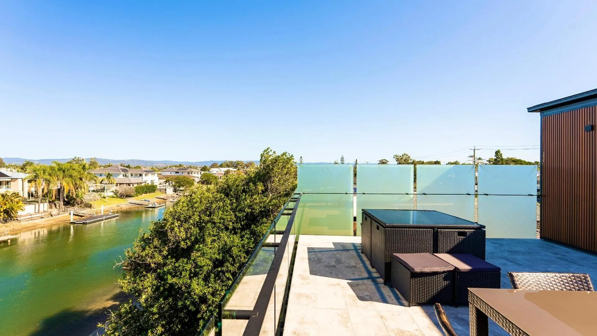 Brand New Modern 8 Bedroom In City Centre - Heated Modern Infinity Pool Villa Gold Coast