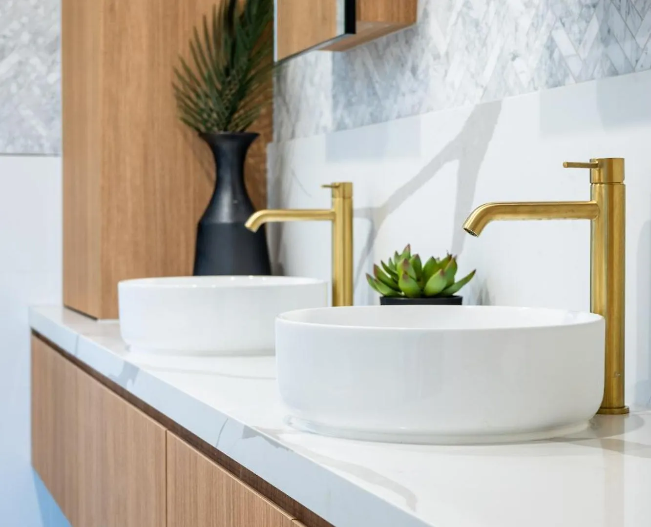Villa Brand New Modern 8 Bedroom In City Centre - Heated Modern Infinity Pool Gold Coast