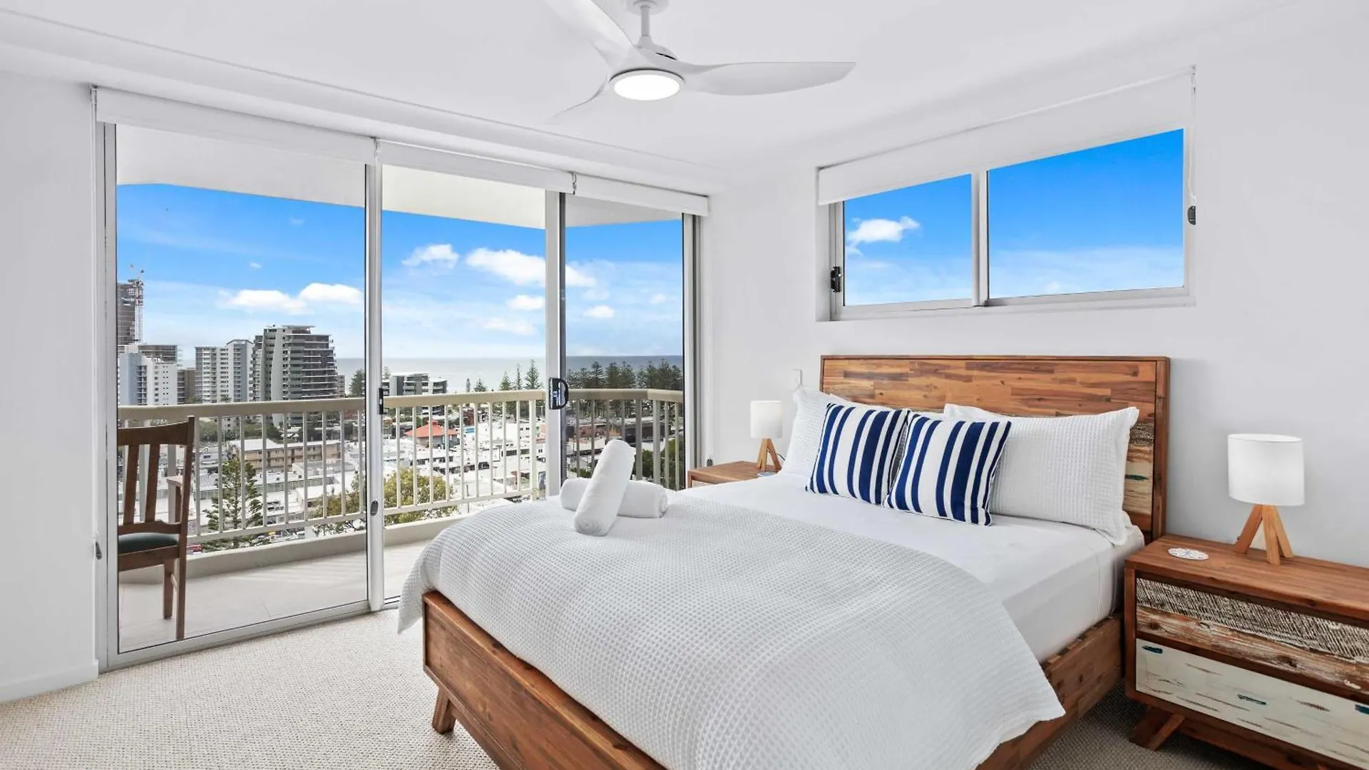 Expansive Hilltop Ocean Views In Burleigh Heads דירה גולד קוסט