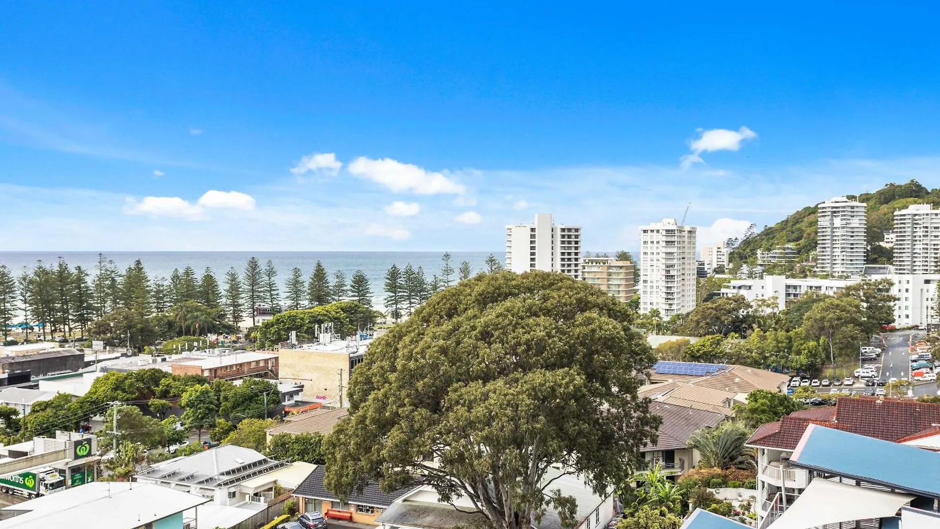 Expansive Hilltop Ocean Views In Burleigh Heads