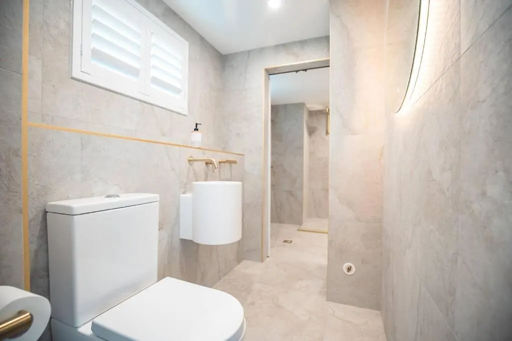 2br Burleigh Beachside With Views With Pool Lägenhet Guldkusten