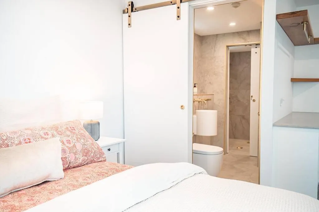 2br Burleigh Beachside With Views With Pool Lägenhet *