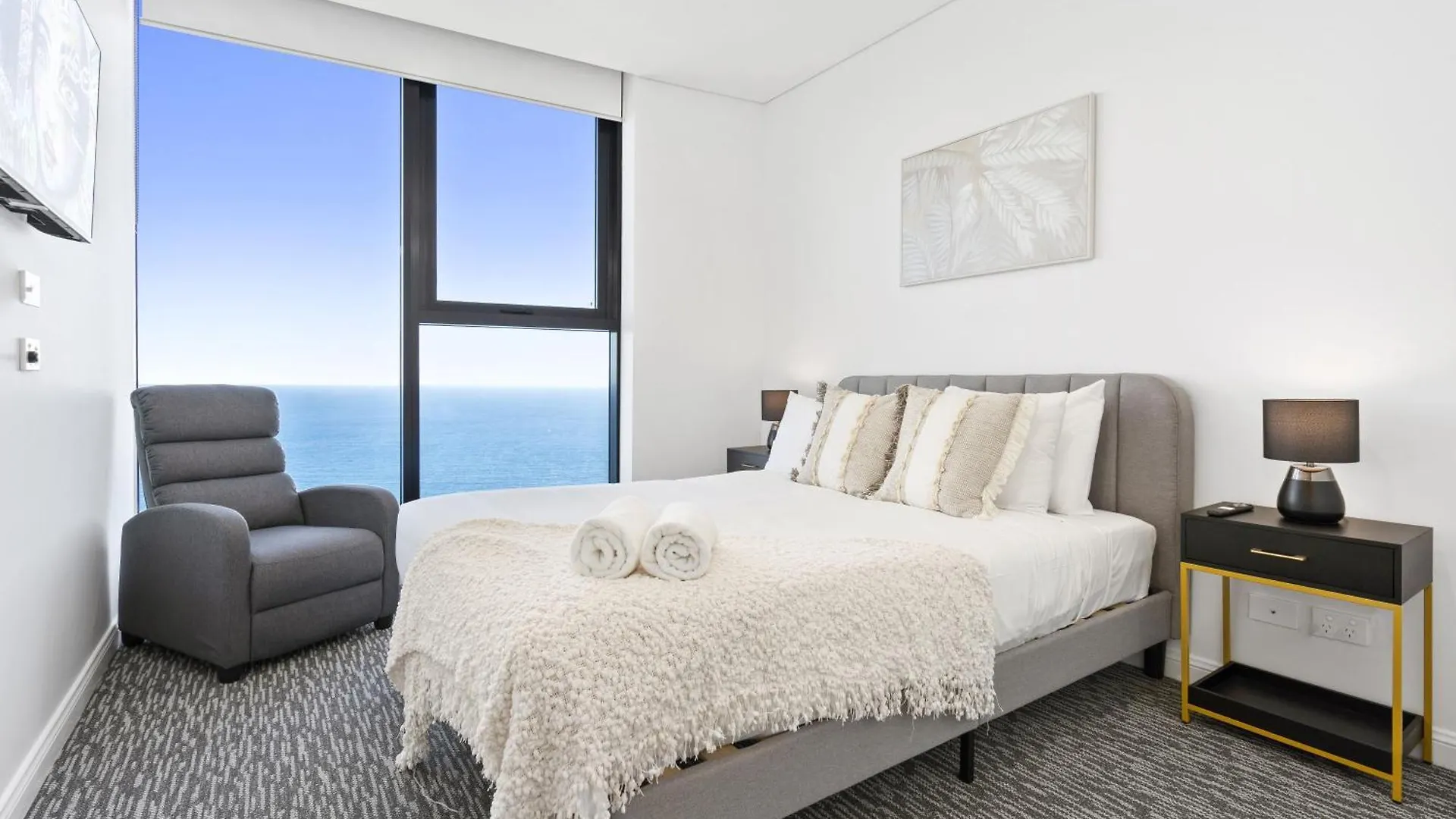 Ocean Views In Beachside 2-bedroom Unit - Q Gold Coast