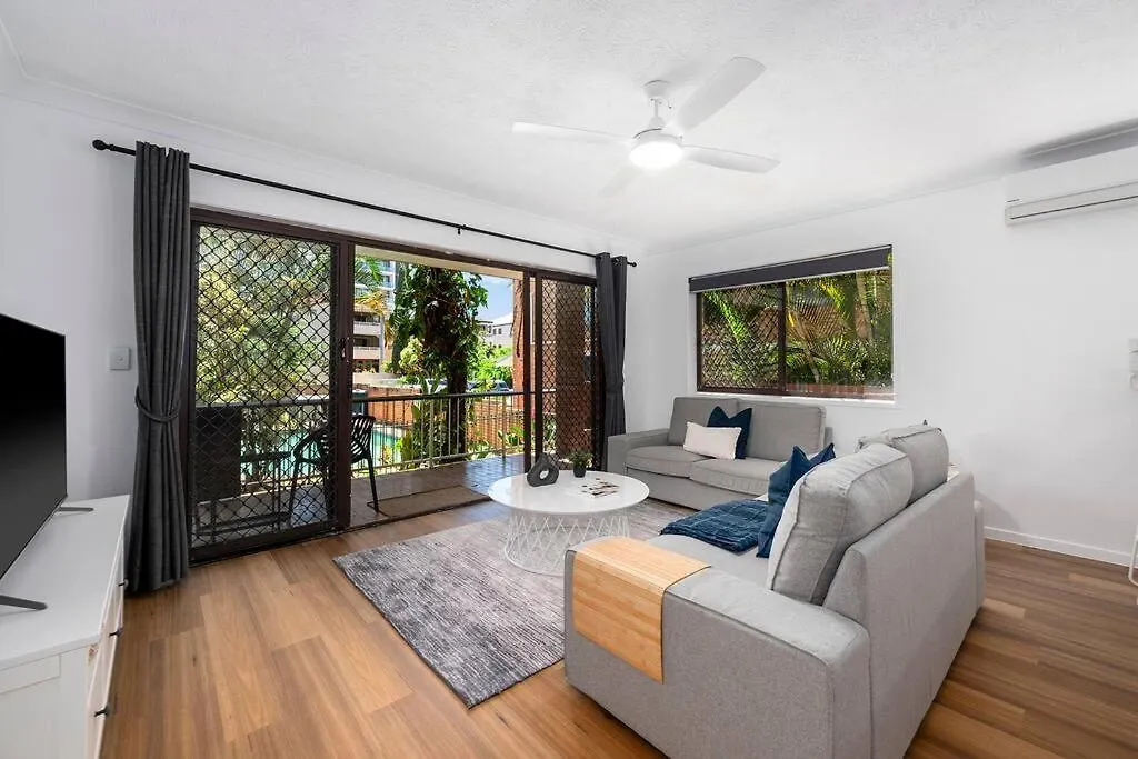 Blue Skies - 2 Bedroom Broadbeach Gold Coast