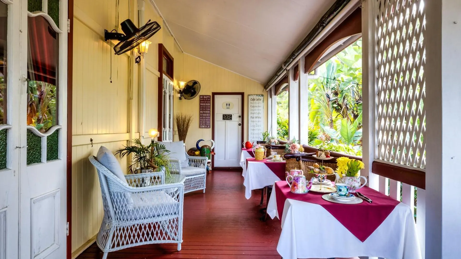 Bed & Breakfast The Village 3*