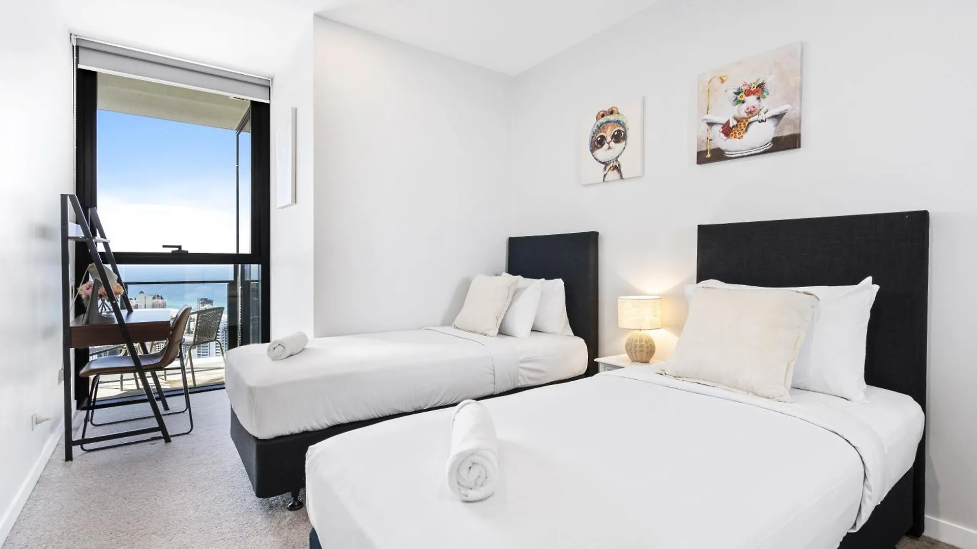 2 Bedroom 1 Bathroom Private At Casino - Paid Parking Only