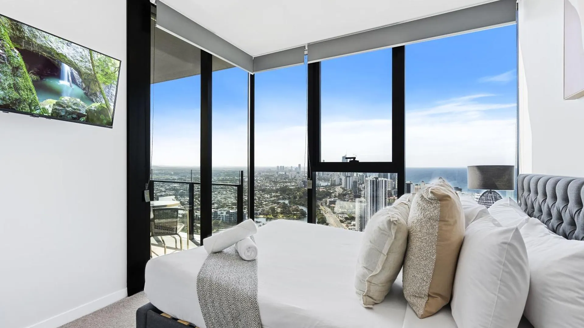 2 Bedroom 1 Bathroom Private At Casino - Paid Parking Only * Gold Coast