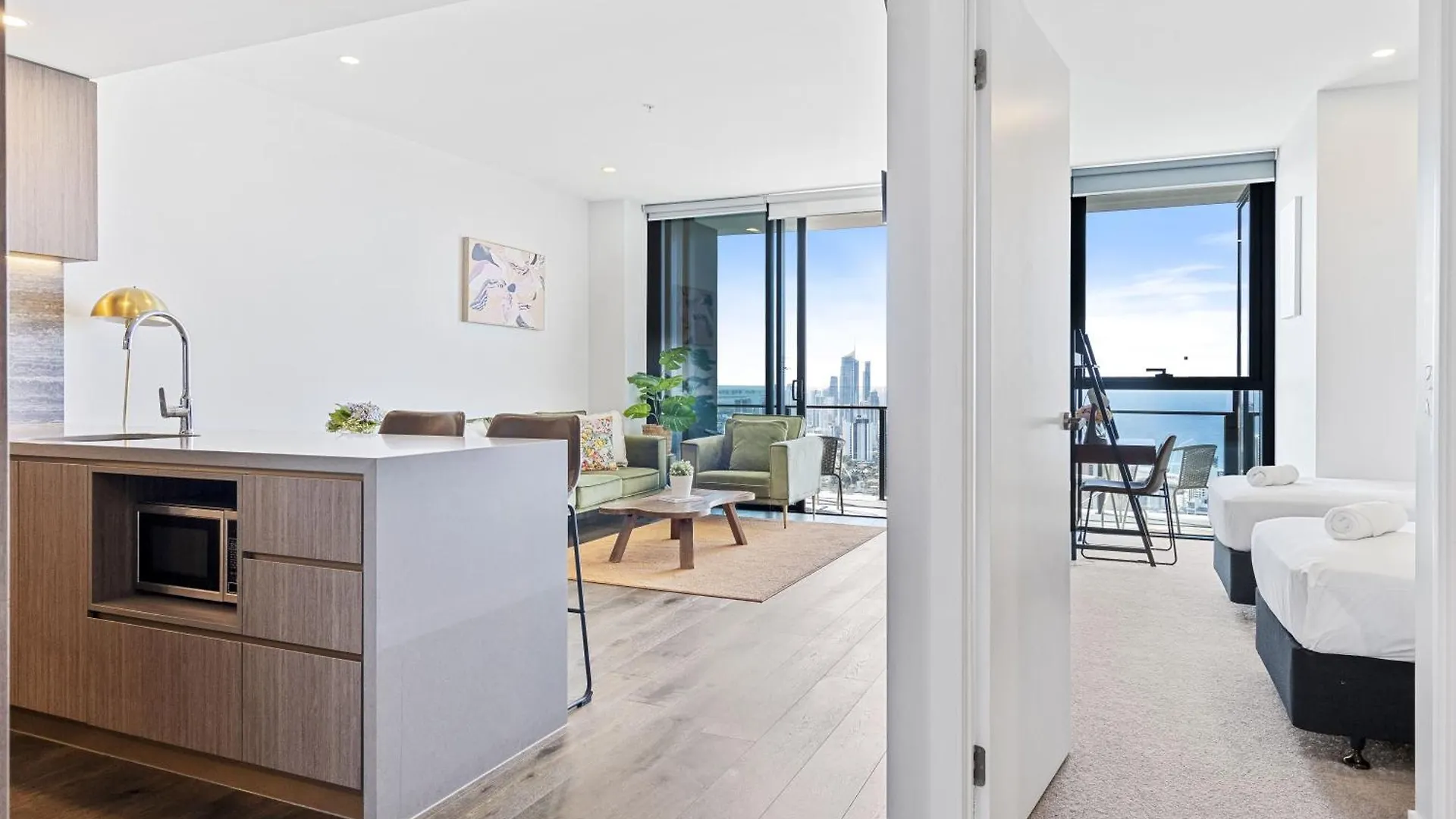 2 Bedroom 1 Bathroom Private At Casino - Paid Parking Only Apartment *