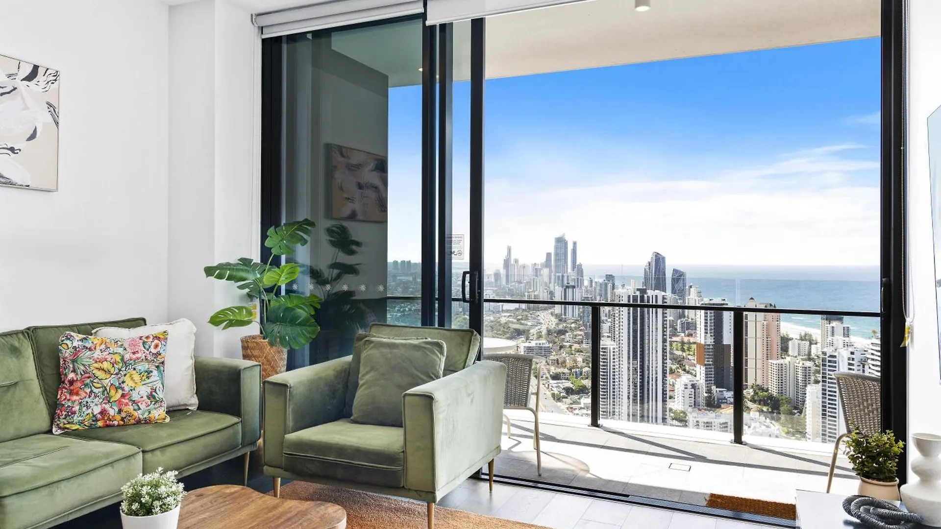 2 Bedroom 1 Bathroom Private At Casino - Paid Parking Only