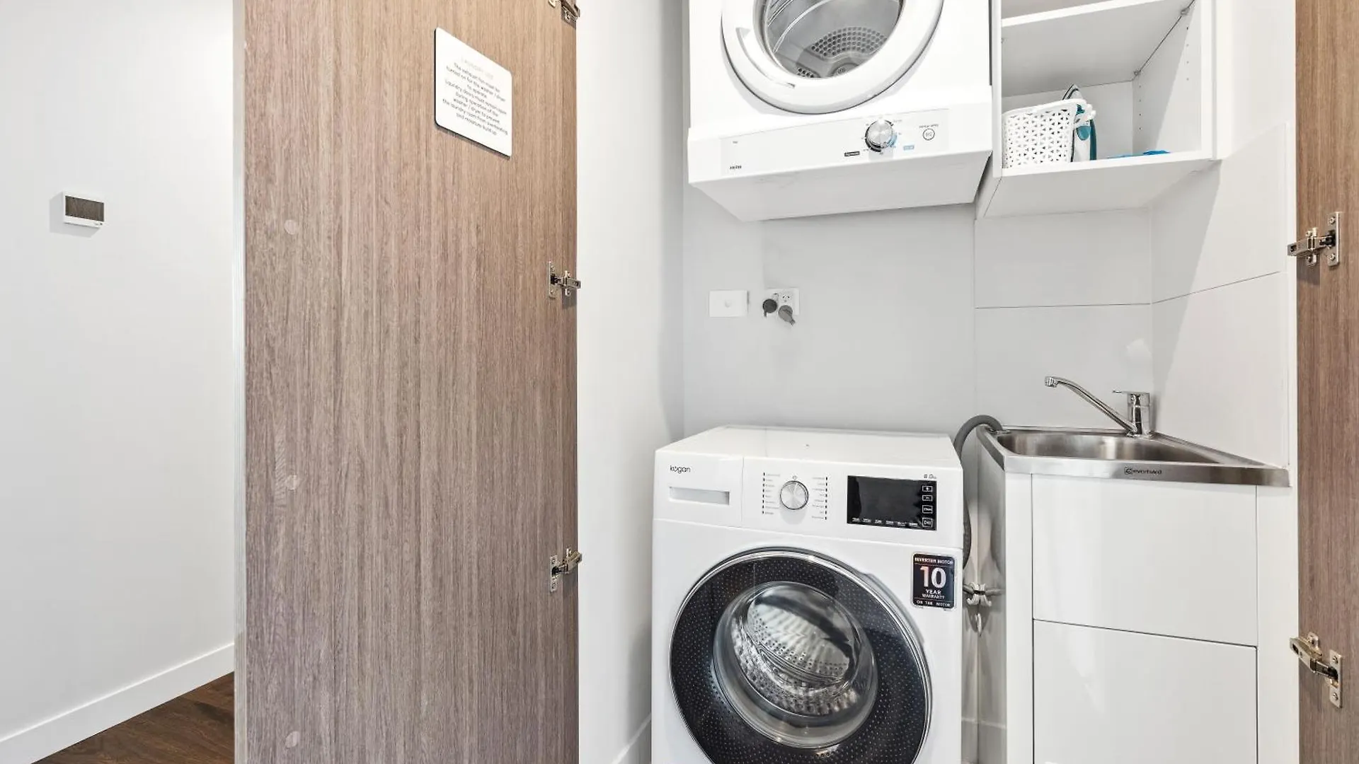2 Bedroom 1 Bathroom Private At Casino - Paid Parking Only *