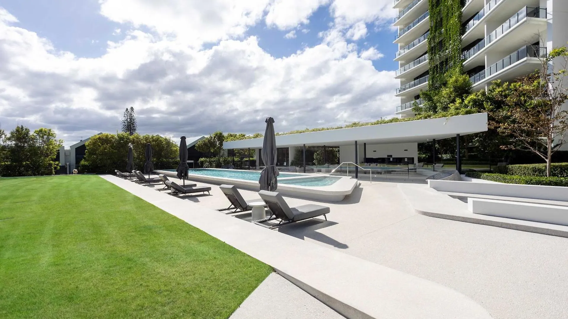 Luxe Oceanview In Palm Apartment