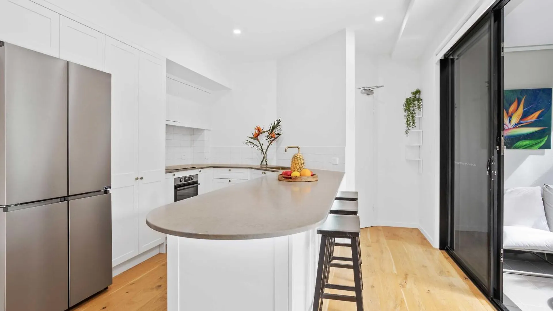 Private Burleigh Retreat, Short Walk To *