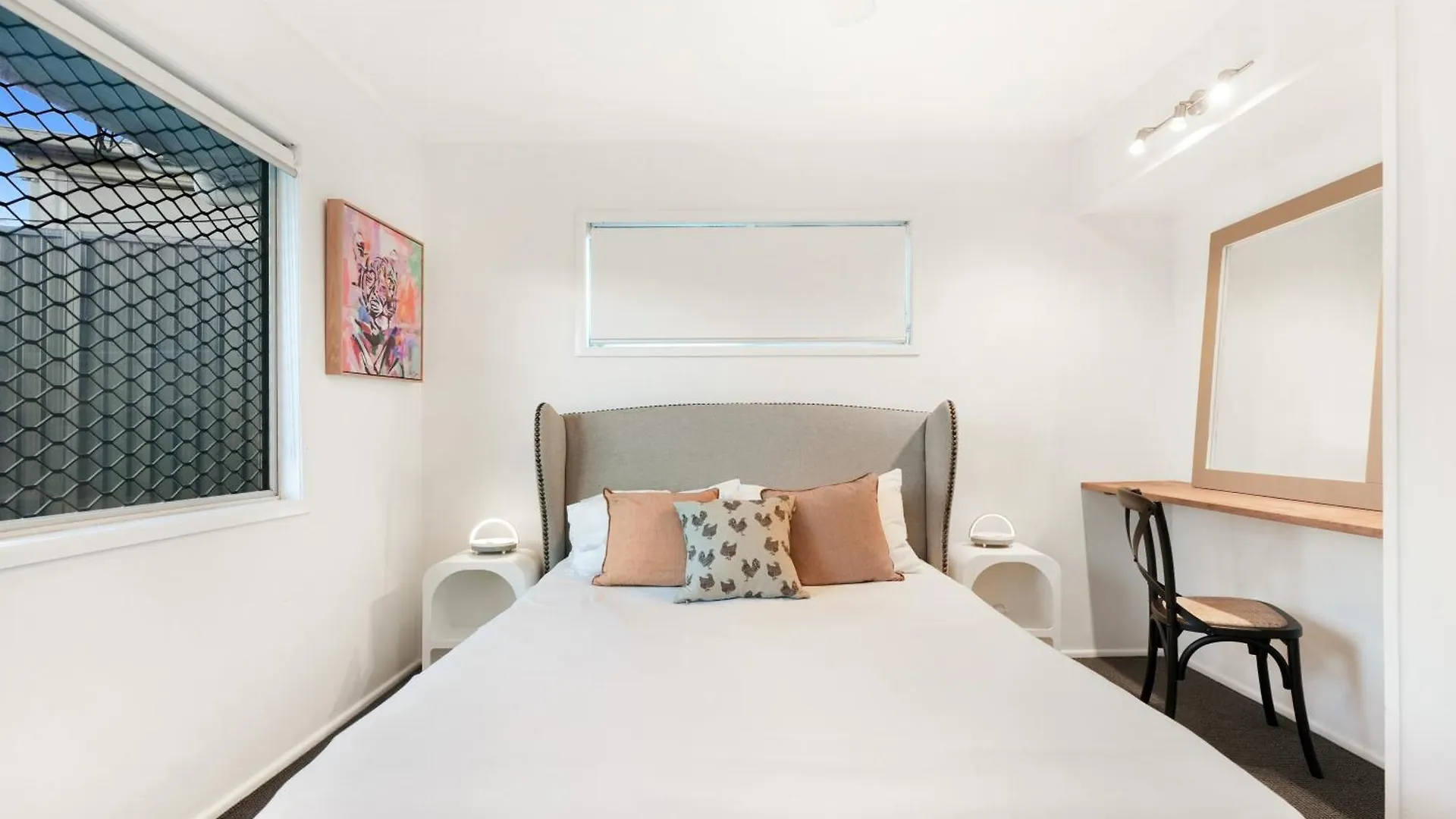 Holiday home Jacuzzi Gardens - Spa - Fire Pit - Swings - Outdoor Kitchen - Bbq - Parking - Central Location Gold Coast