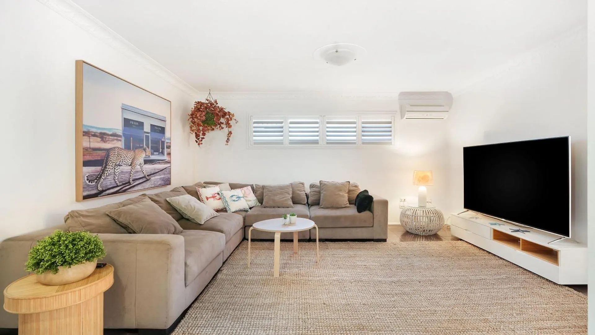 Holiday home Jacuzzi Gardens - Spa - Fire Pit - Swings - Outdoor Kitchen - Bbq - Parking - Central Location