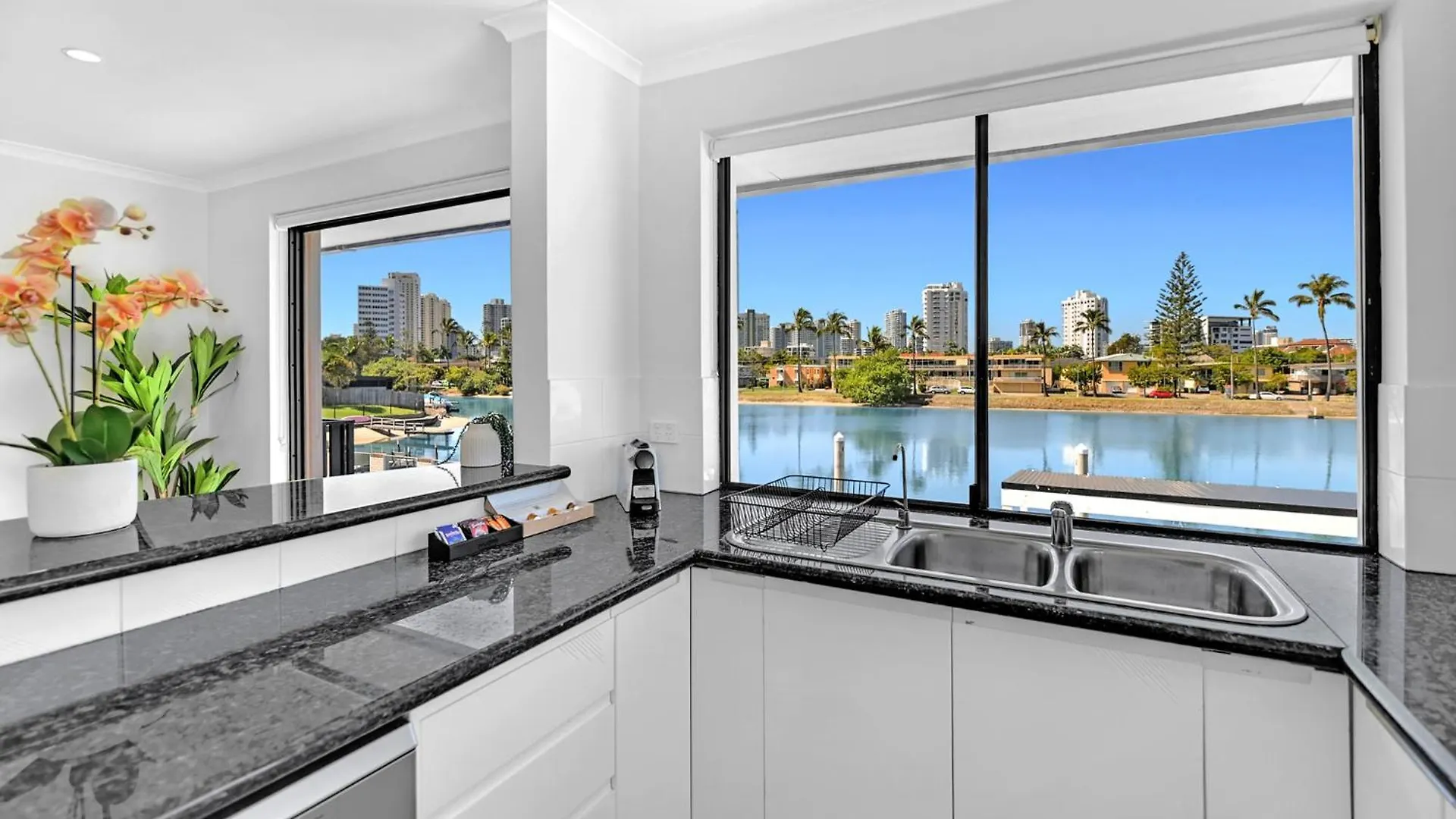 Riverside 3bedroom Sunny House In Surfers Paradise