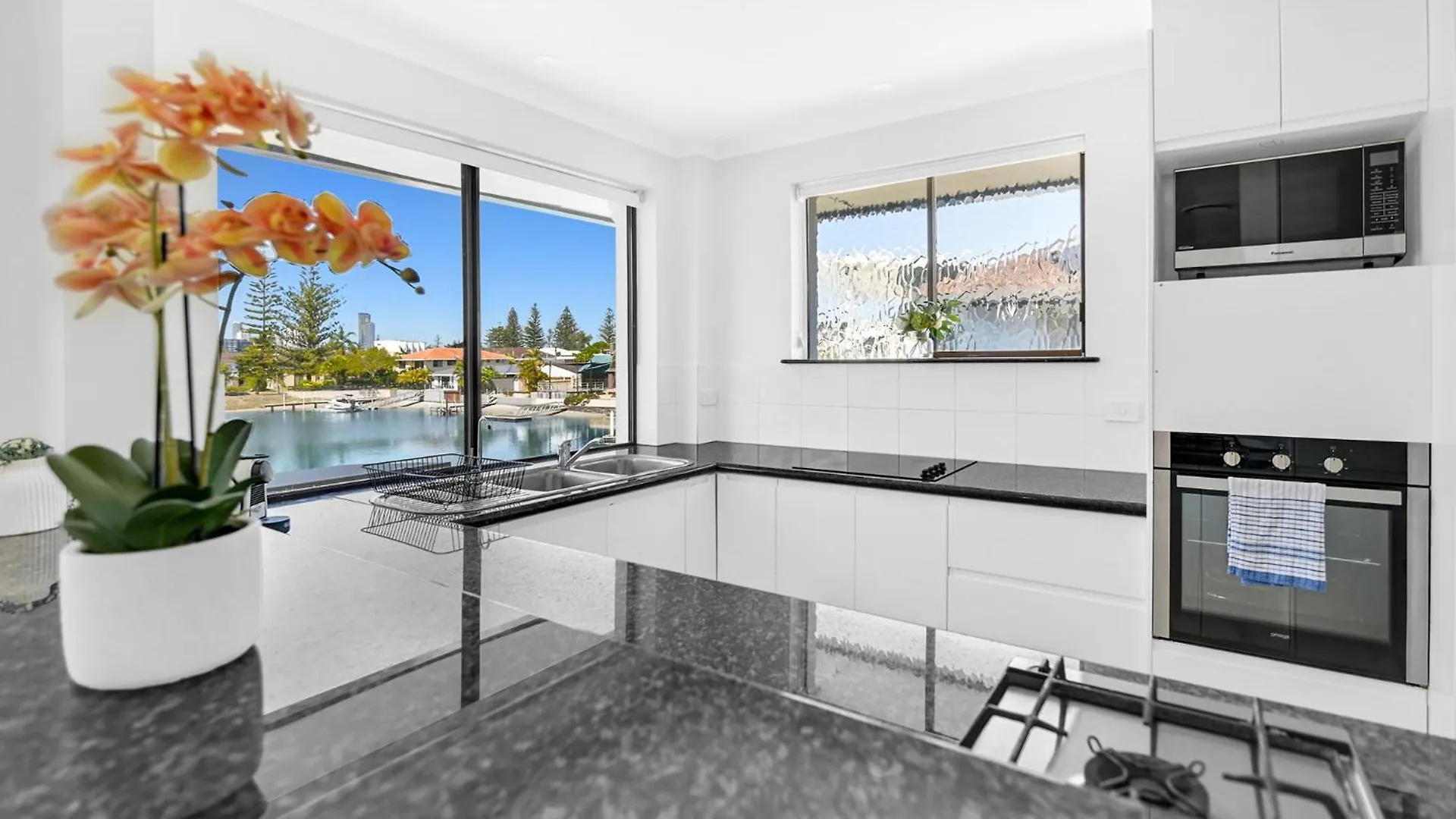 Riverside 3bedroom Sunny House In Surfers Paradise *
