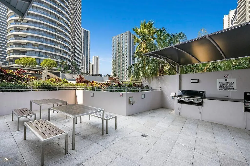 Stunning Unit-perfect Location דירה