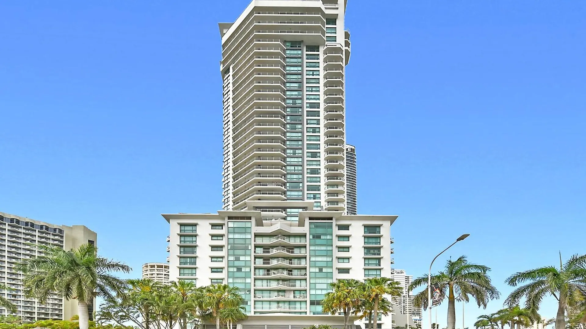 Crown Tower By Serain Residences *