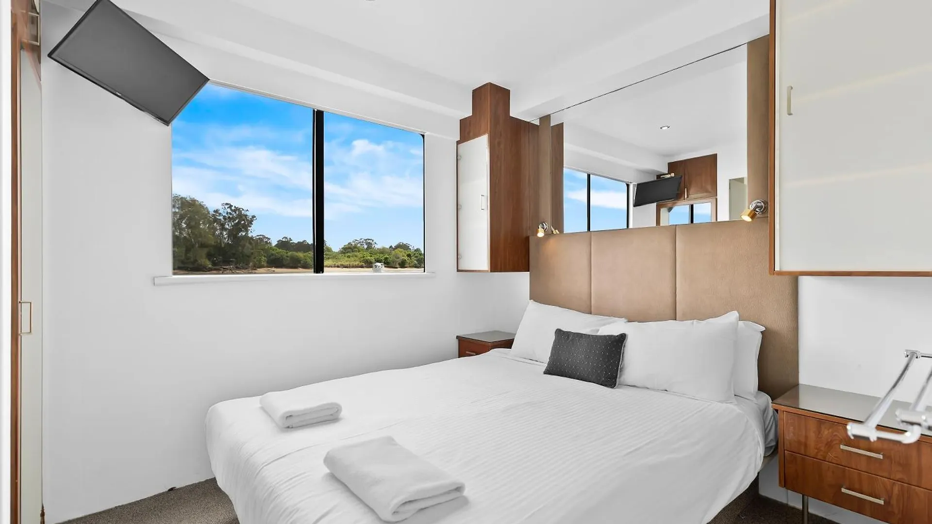 Coomera Houseboats 4*