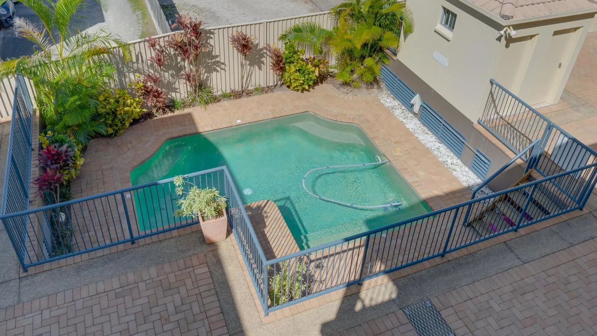 2b Broadwater Views In Labrador * Gold Coast