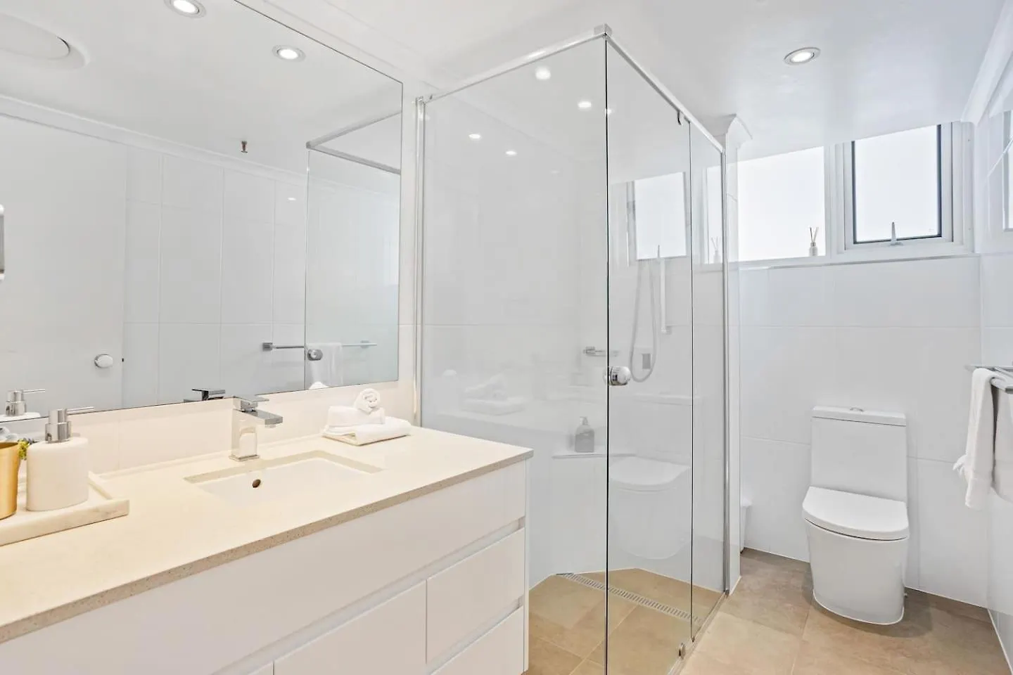 Ocean's 14th - Beachfront Resort-style Living Gold Coast