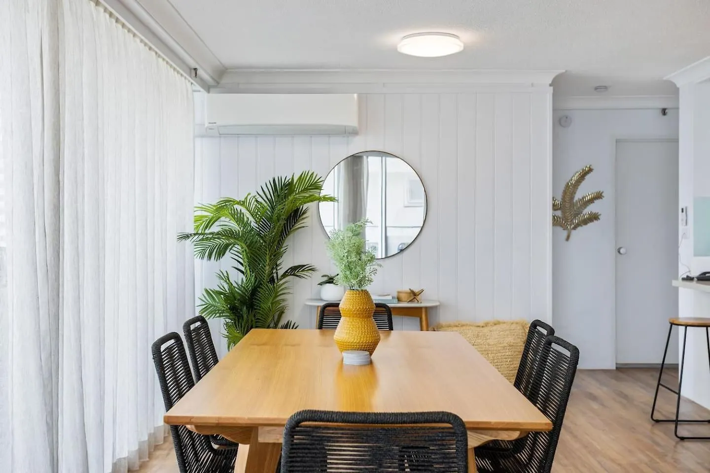 Apartment Ocean's 14th - Beachfront Resort-style Living *