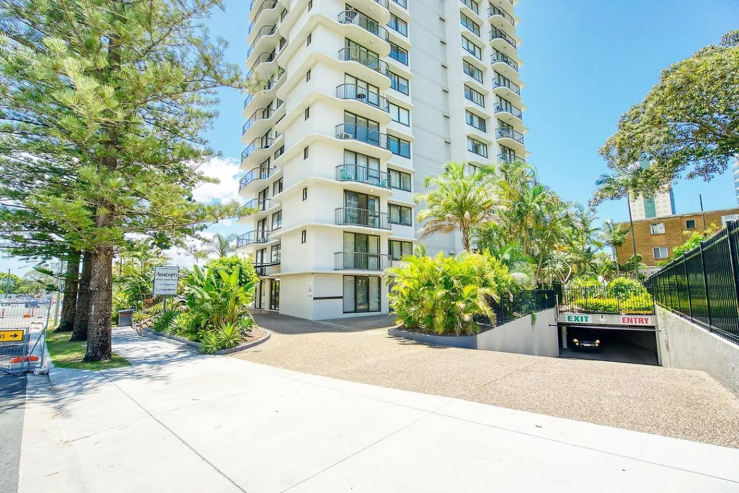 Paradise Bound - And Modern At Surfers 公寓