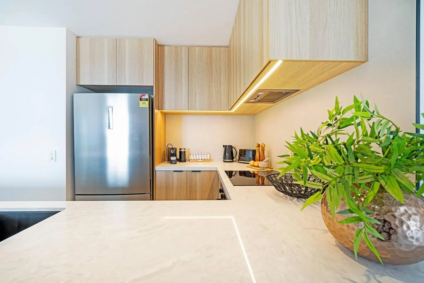 Paradise Bound - And Modern At Surfers 黄金海岸