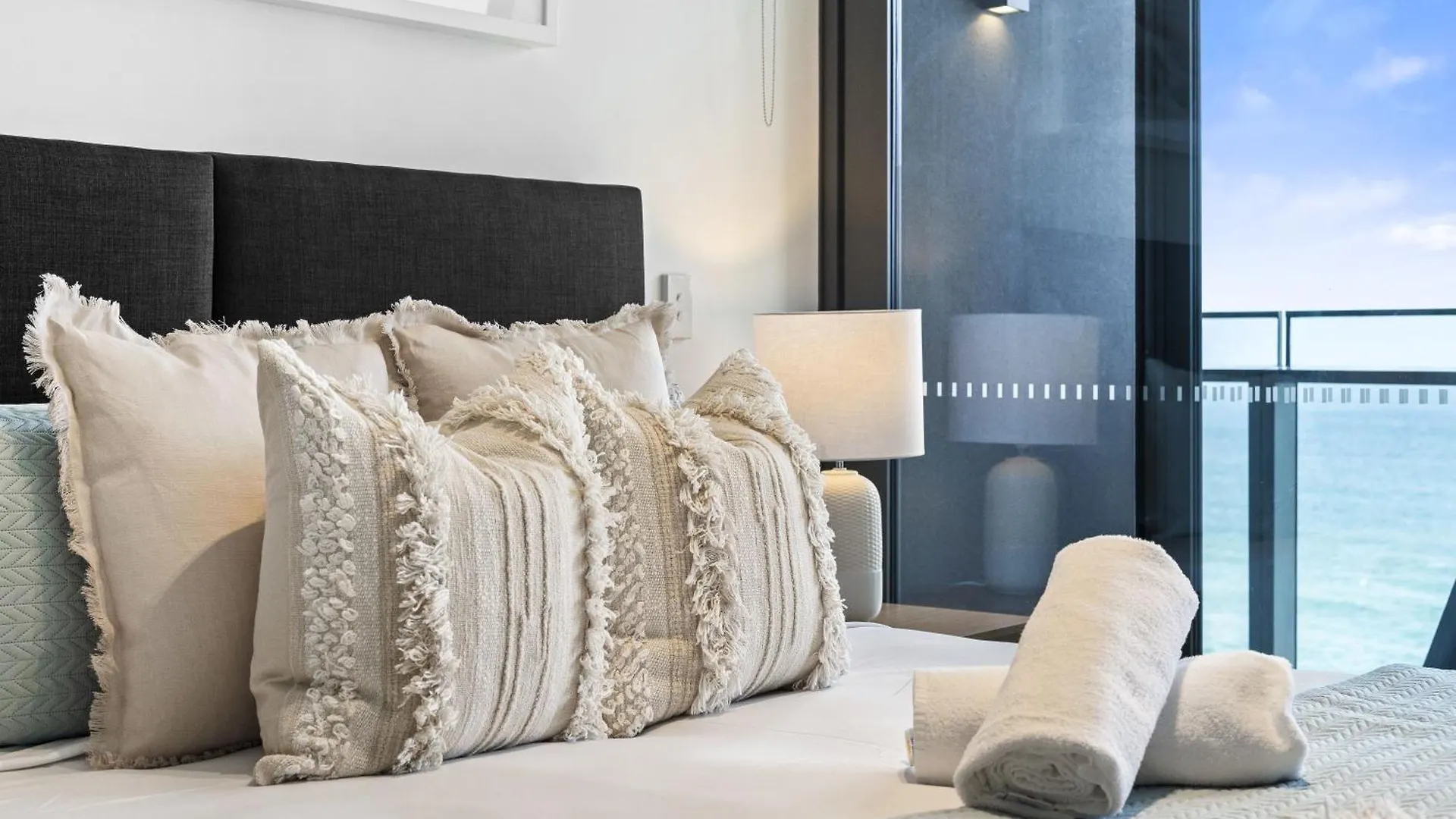 1 Bedroom Ocean View Luxury Unit - Q
