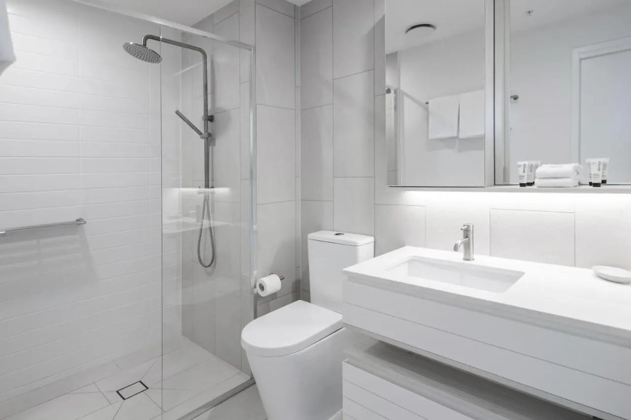 The Signature - Brand New Ocean View 2br Unit With Parking Infinity Pool Gold Coast