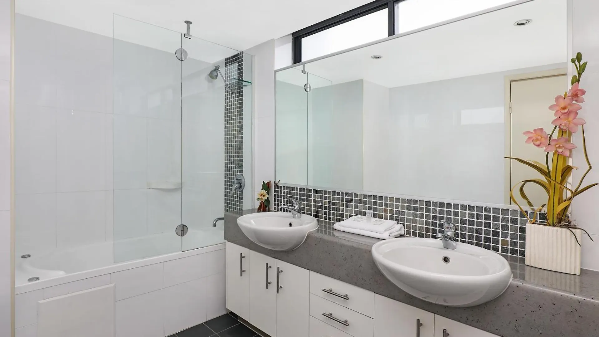 Aqualine On The Broadwater Aparthotel